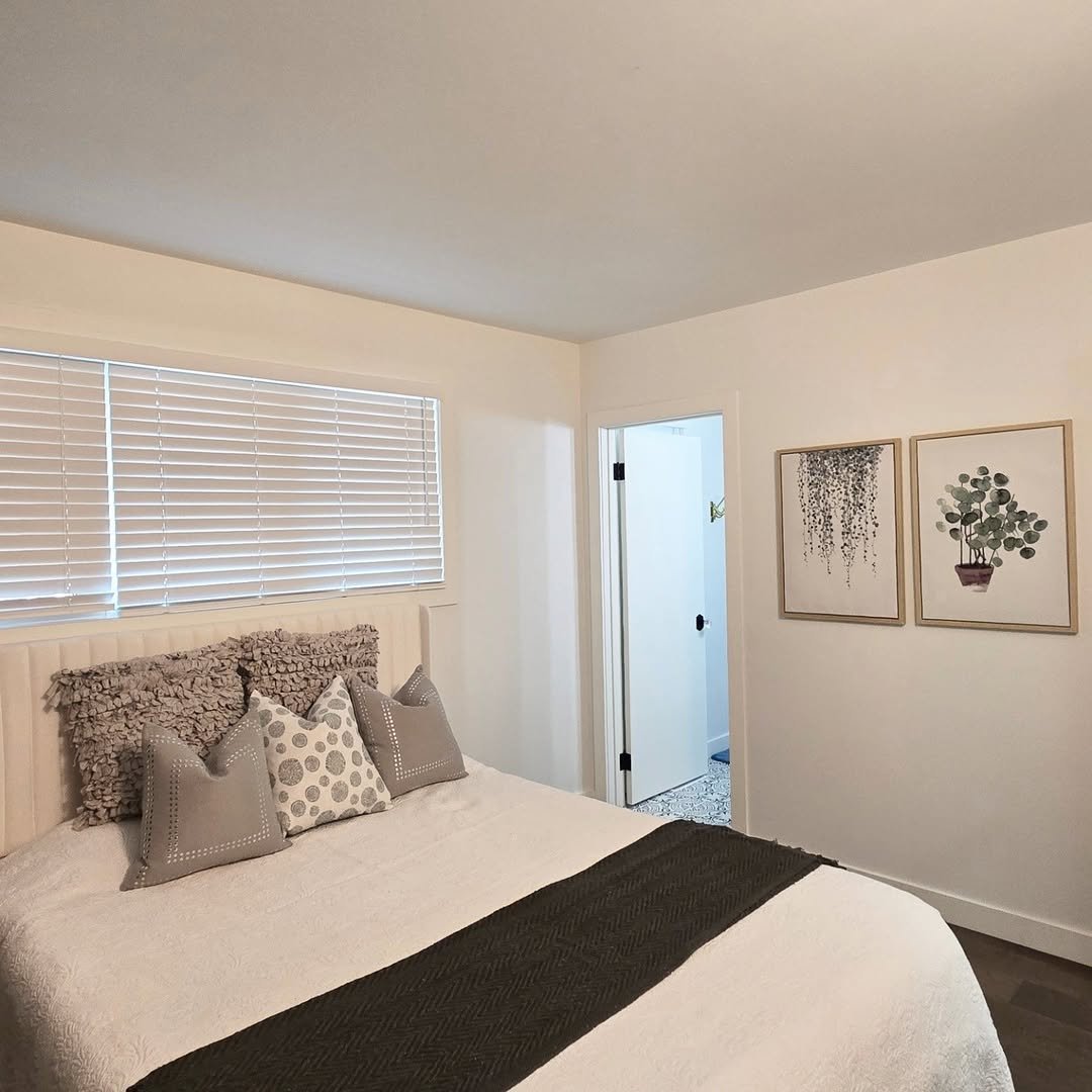 Minimalist dining room staging